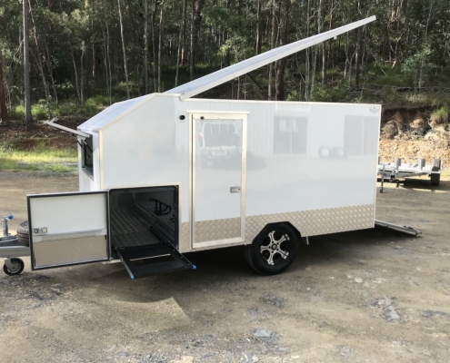 MXE-32 Enclosed Trailer Hire